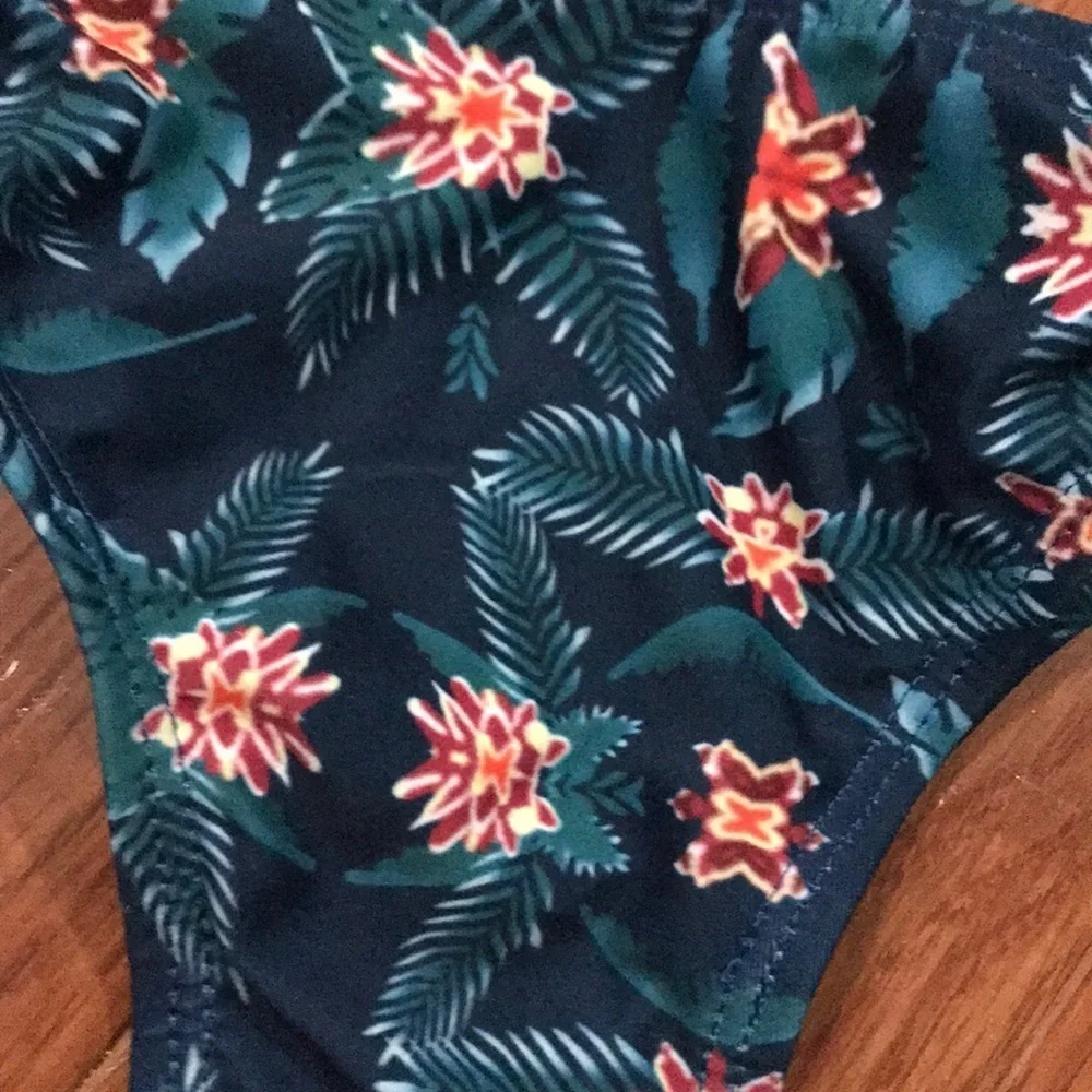 NWT triangle bikini M